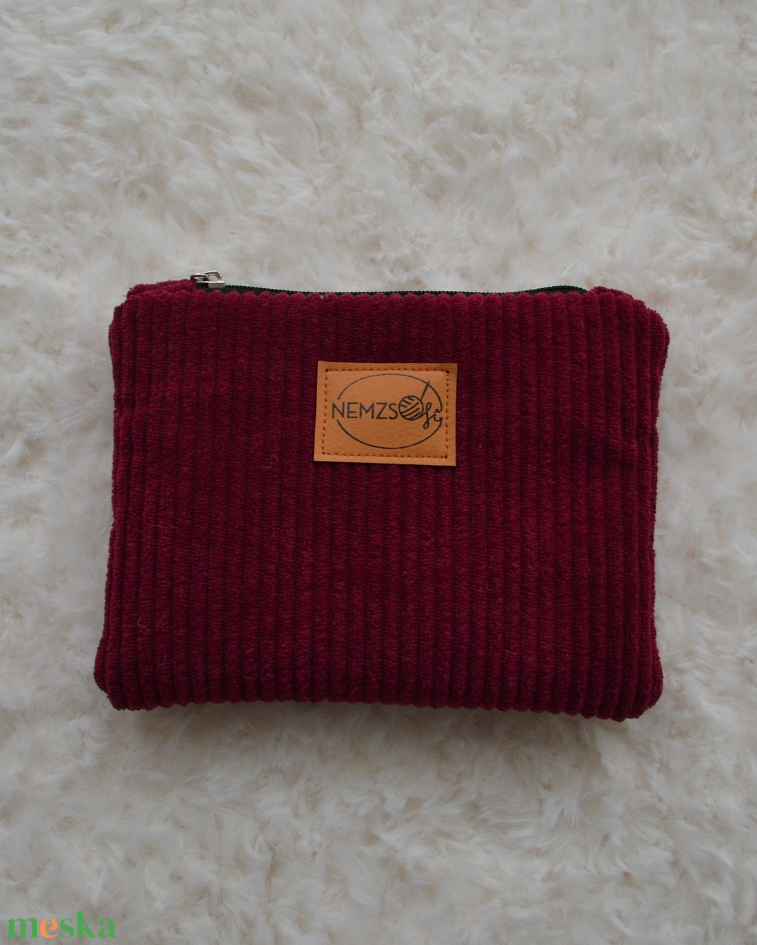 Kis cipzáros nesszeszer (bordó kordbársony) - táska & tok - kézitáska & válltáska - belső rendező - Meska.hu Kis cipzáros nesszeszer (bordó kordbársony) - táska & tok - kézitáska & válltáska - belső rendező - Meska.hu