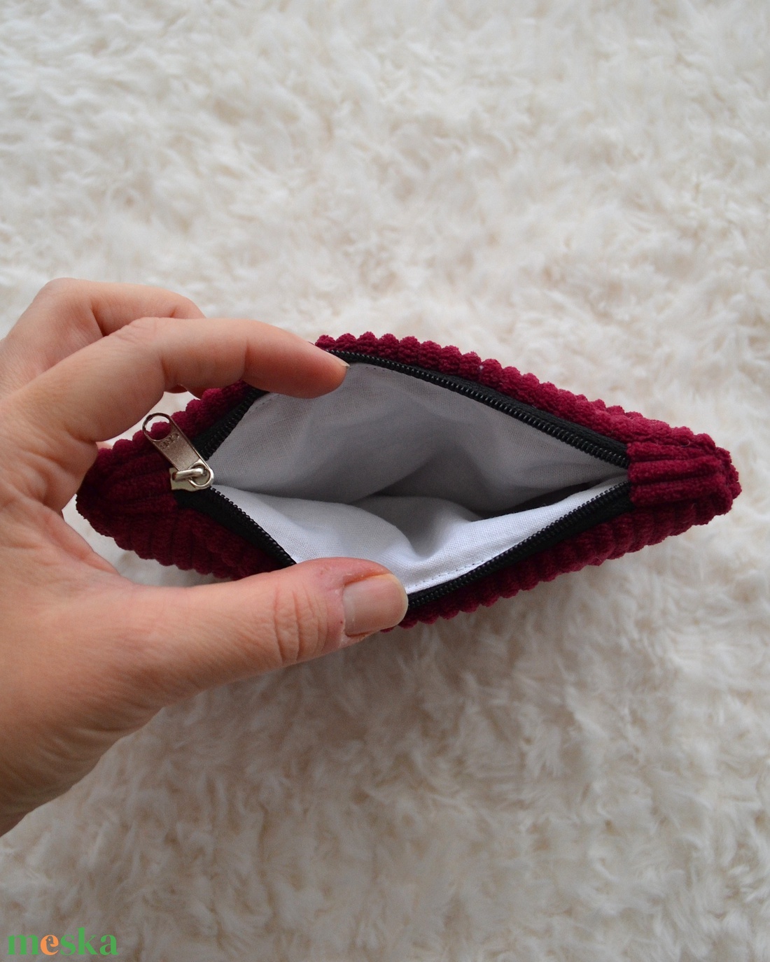 Kis cipzáros nesszeszer (bordó kordbársony) - táska & tok - kézitáska & válltáska - belső rendező - Meska.hu Kis cipzáros nesszeszer (bordó kordbársony) - táska & tok - kézitáska & válltáska - belső rendező - Meska.hu