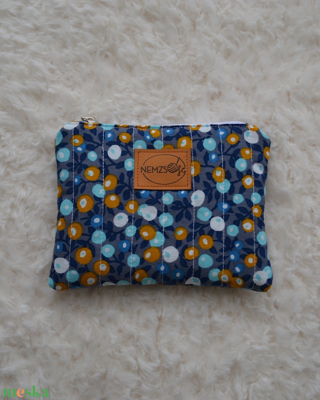 Kis cipzáros nesszeszer (apró virágos) - táska & tok - kézitáska & válltáska - belső rendező - Meska.hu Kis cipzáros nesszeszer (apró virágos) - táska & tok - kézitáska & válltáska - belső rendező - Meska.hu