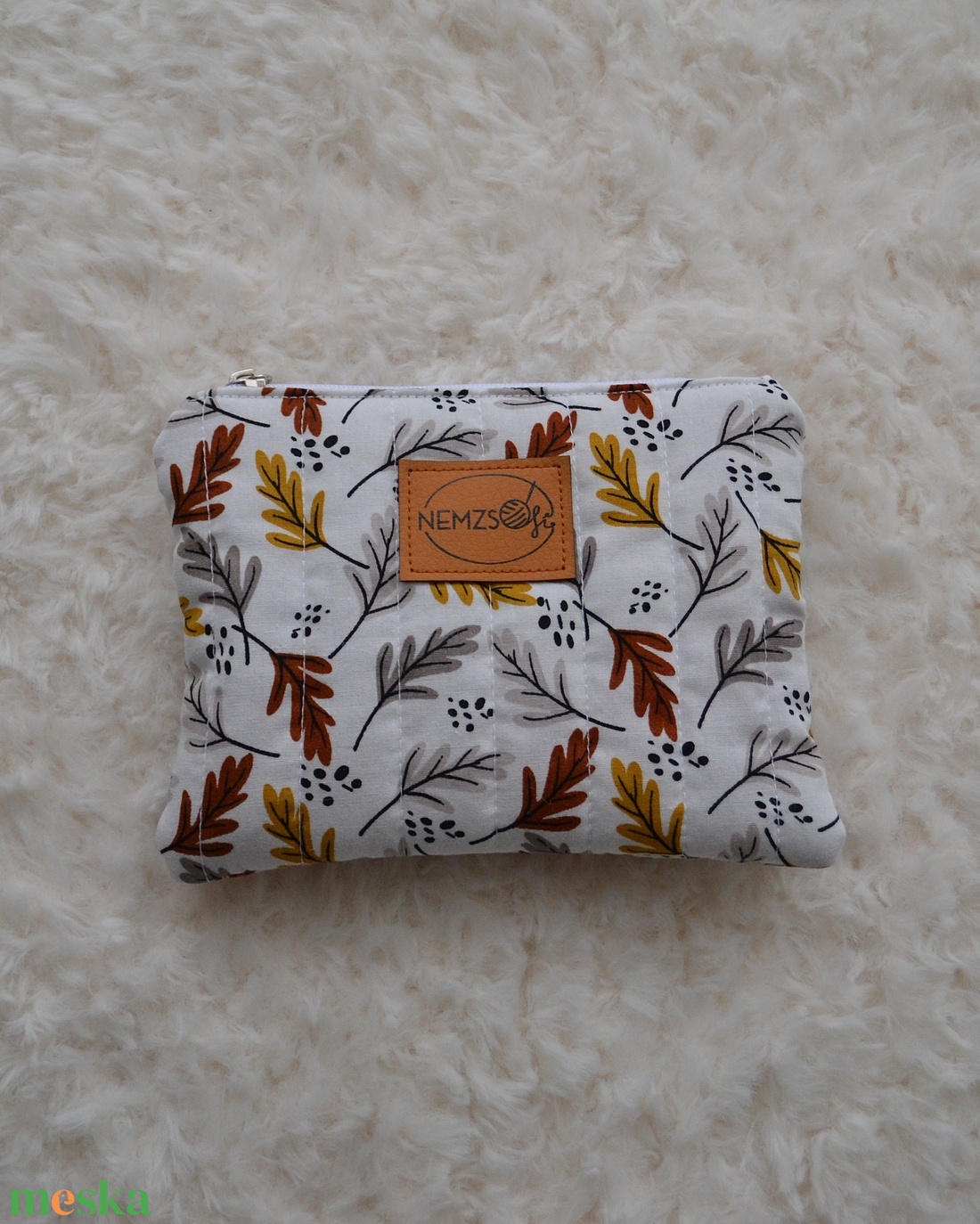 Kis cipzáros nesszeszer (őszi leveles) - táska & tok - kézitáska & válltáska - belső rendező - Meska.hu Kis cipzáros nesszeszer (őszi leveles) - táska & tok - kézitáska & válltáska - belső rendező - Meska.hu