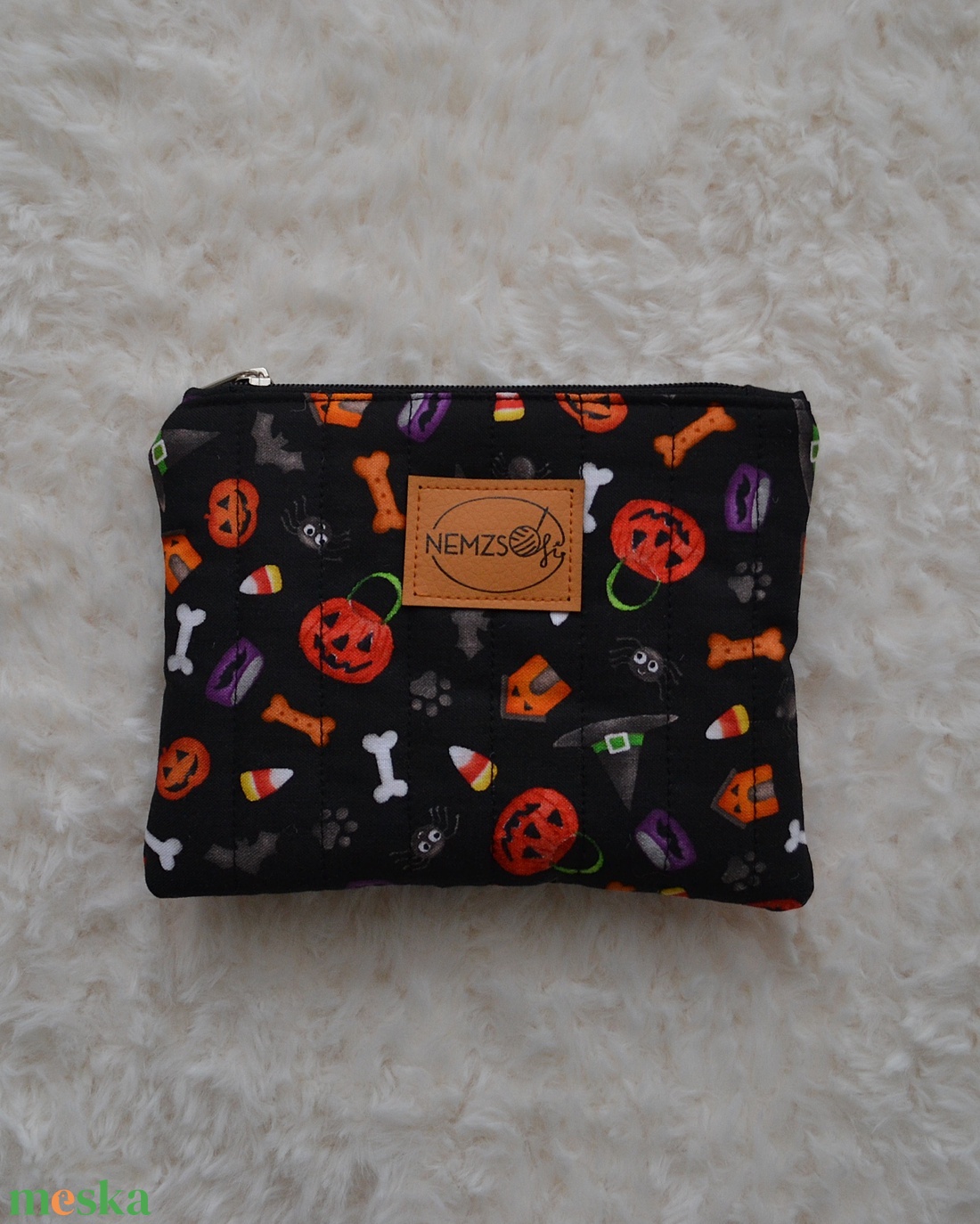 Kis cipzáros nesszeszer (halloweenes) - táska & tok - kézitáska & válltáska - belső rendező - Meska.hu Kis cipzáros nesszeszer (halloweenes) - táska & tok - kézitáska & válltáska - belső rendező - Meska.hu