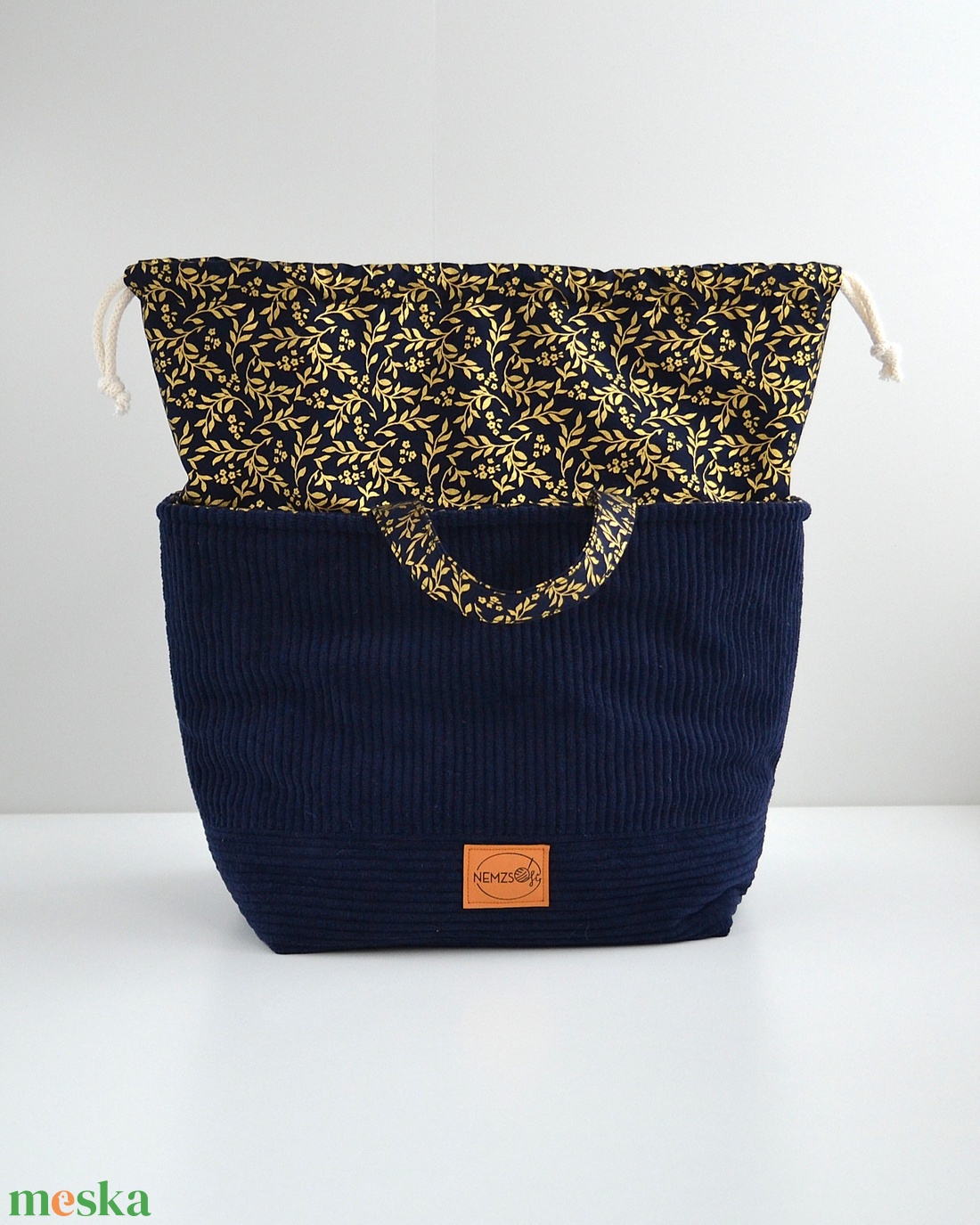 Nagy méretű behúzós projekt táska kézimunkához (sötétkék kordbársony) - táska & tok - kézitáska & válltáska - kézitáska - Meska.hu