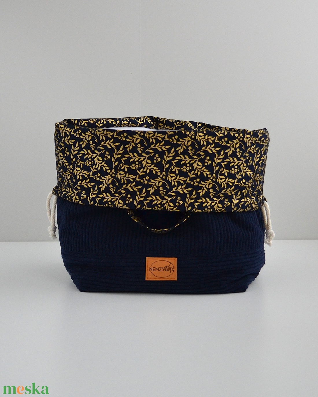 Nagy méretű behúzós projekt táska kézimunkához (sötétkék kordbársony) - táska & tok - kézitáska & válltáska - kézitáska - Meska.hu