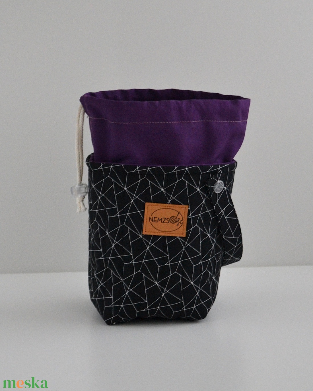 Kis méretű behúzós projekt táska kézimunkához (geometrikus lila behúzóval) - táska & tok - kézitáska & válltáska - kézitáska - Meska.hu