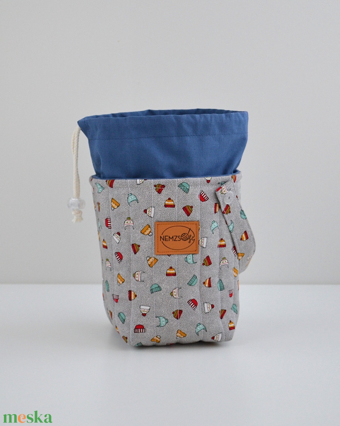 Kis méretű behúzós projekt táska kézimunkához (téli sapkás) - táska & tok - kézitáska & válltáska - kézitáska - Meska.hu