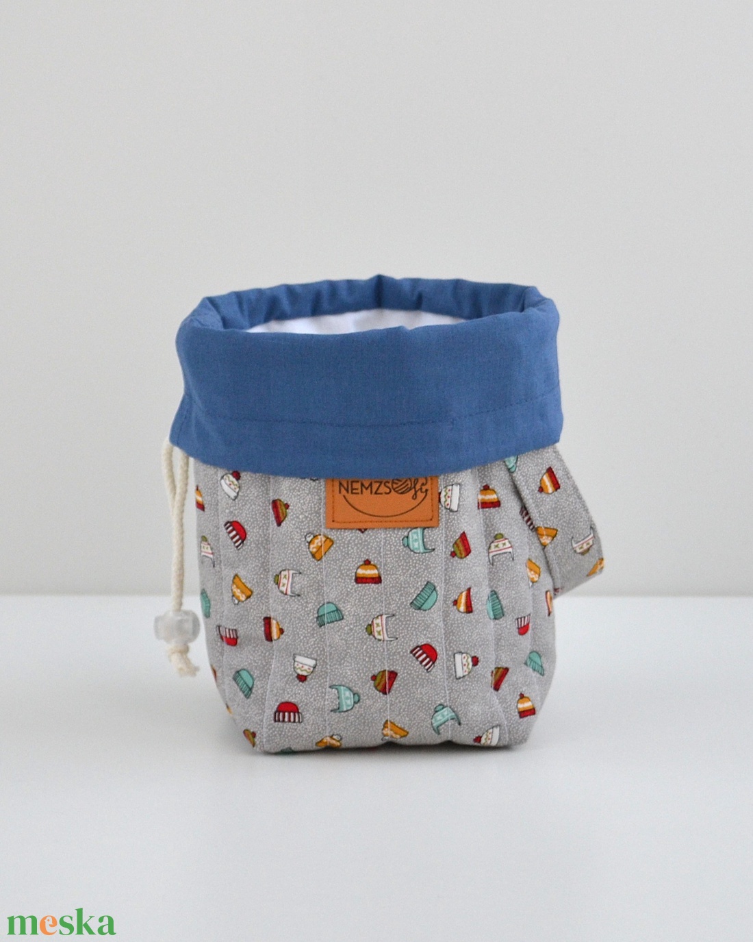 Kis méretű behúzós projekt táska kézimunkához (téli sapkás) - táska & tok - kézitáska & válltáska - kézitáska - Meska.hu