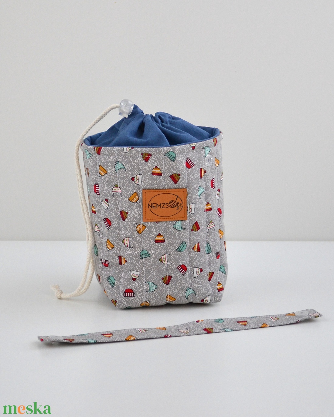 Kis méretű behúzós projekt táska kézimunkához (téli sapkás) - táska & tok - kézitáska & válltáska - kézitáska - Meska.hu