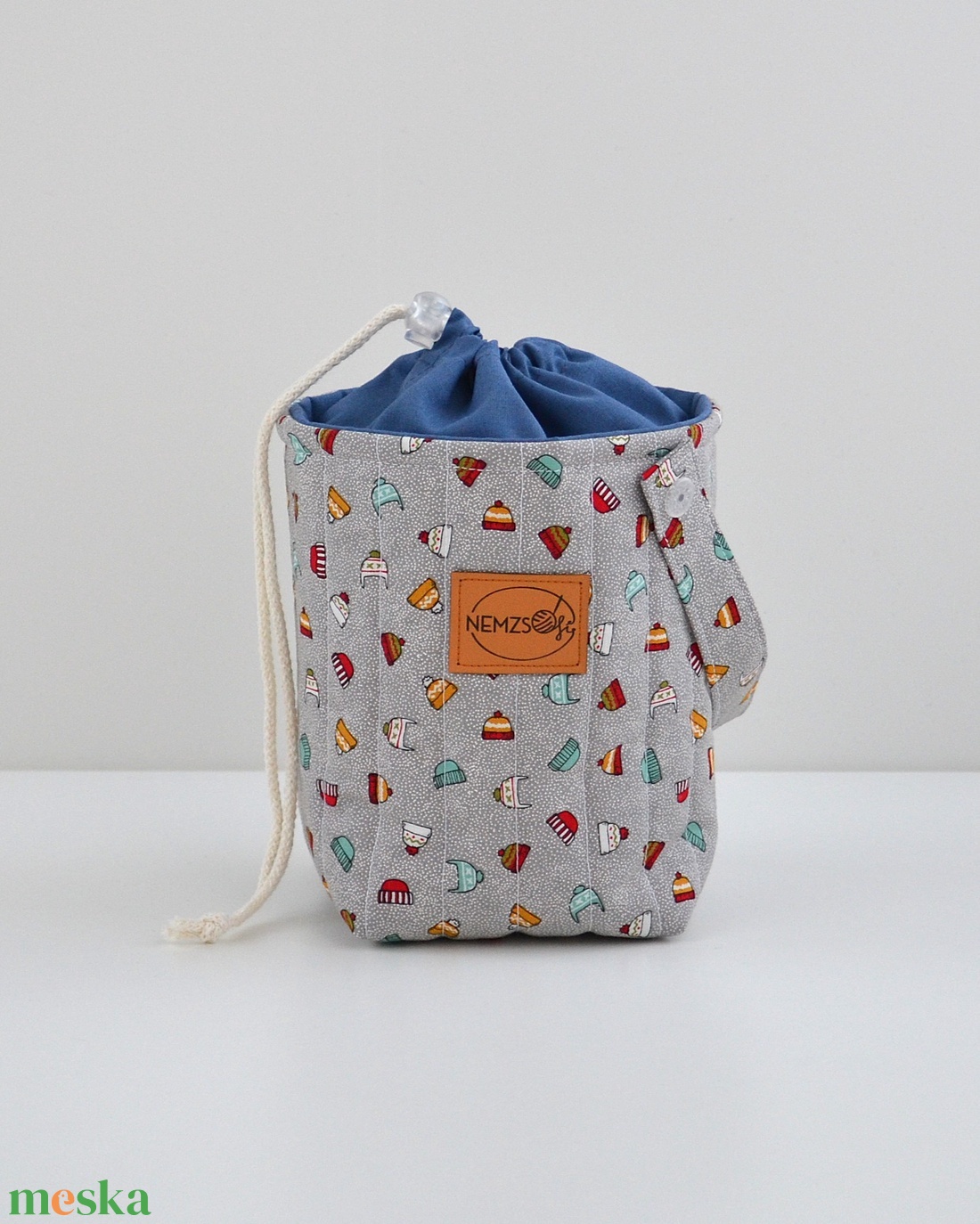 Kis méretű behúzós projekt táska kézimunkához (téli sapkás) - táska & tok - kézitáska & válltáska - kézitáska - Meska.hu