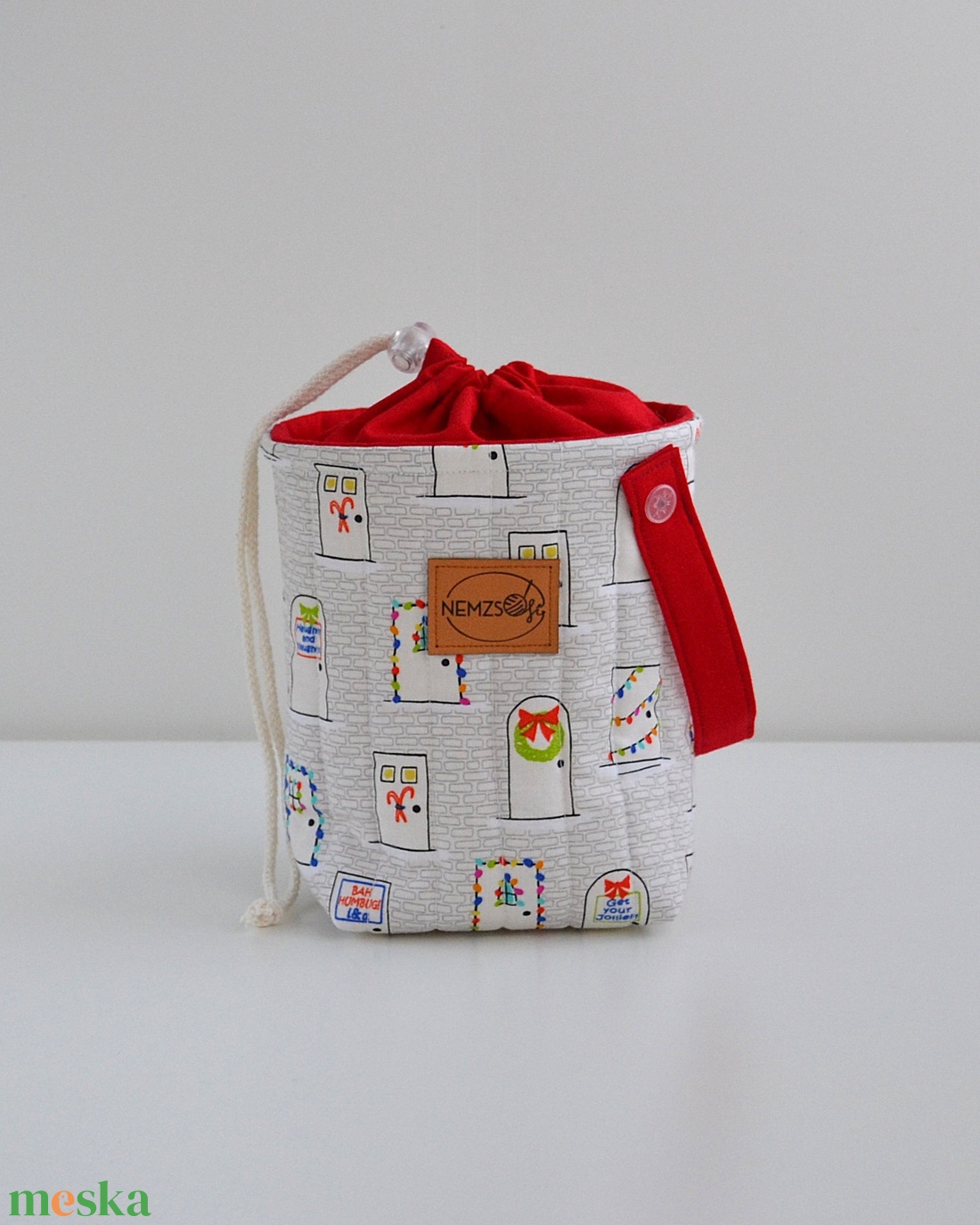 Kis méretű behúzós projekt táska kézimunkához (karácsonyi ajtós) - táska & tok - kézitáska & válltáska - kézitáska - Meska.hu