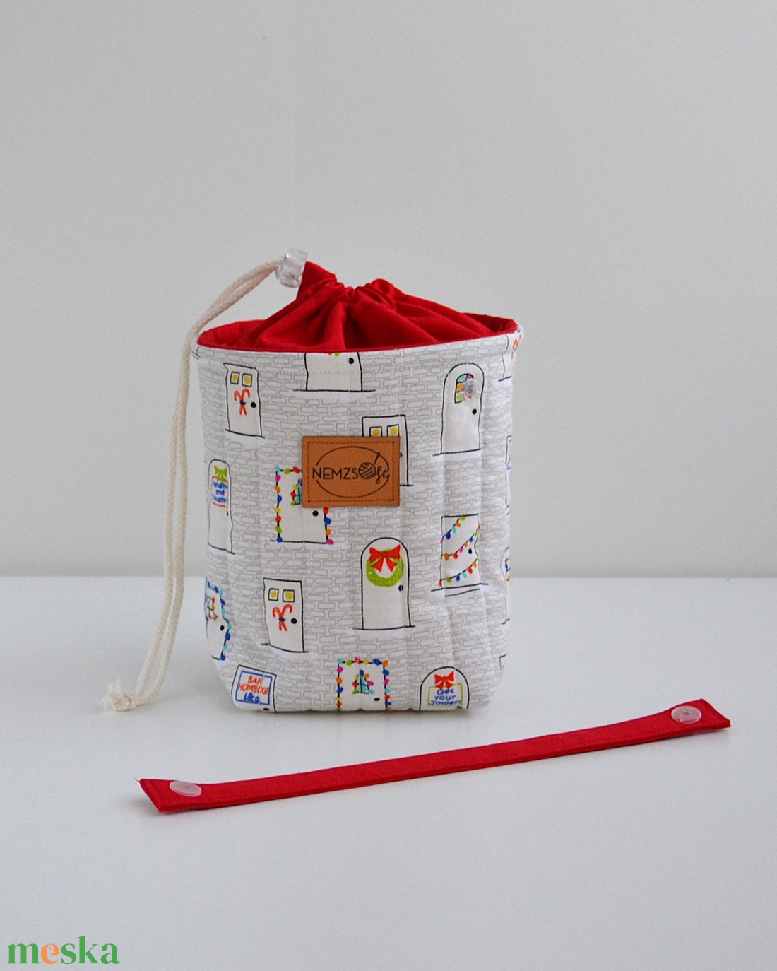 Kis méretű behúzós projekt táska kézimunkához (karácsonyi ajtós) - táska & tok - kézitáska & válltáska - kézitáska - Meska.hu