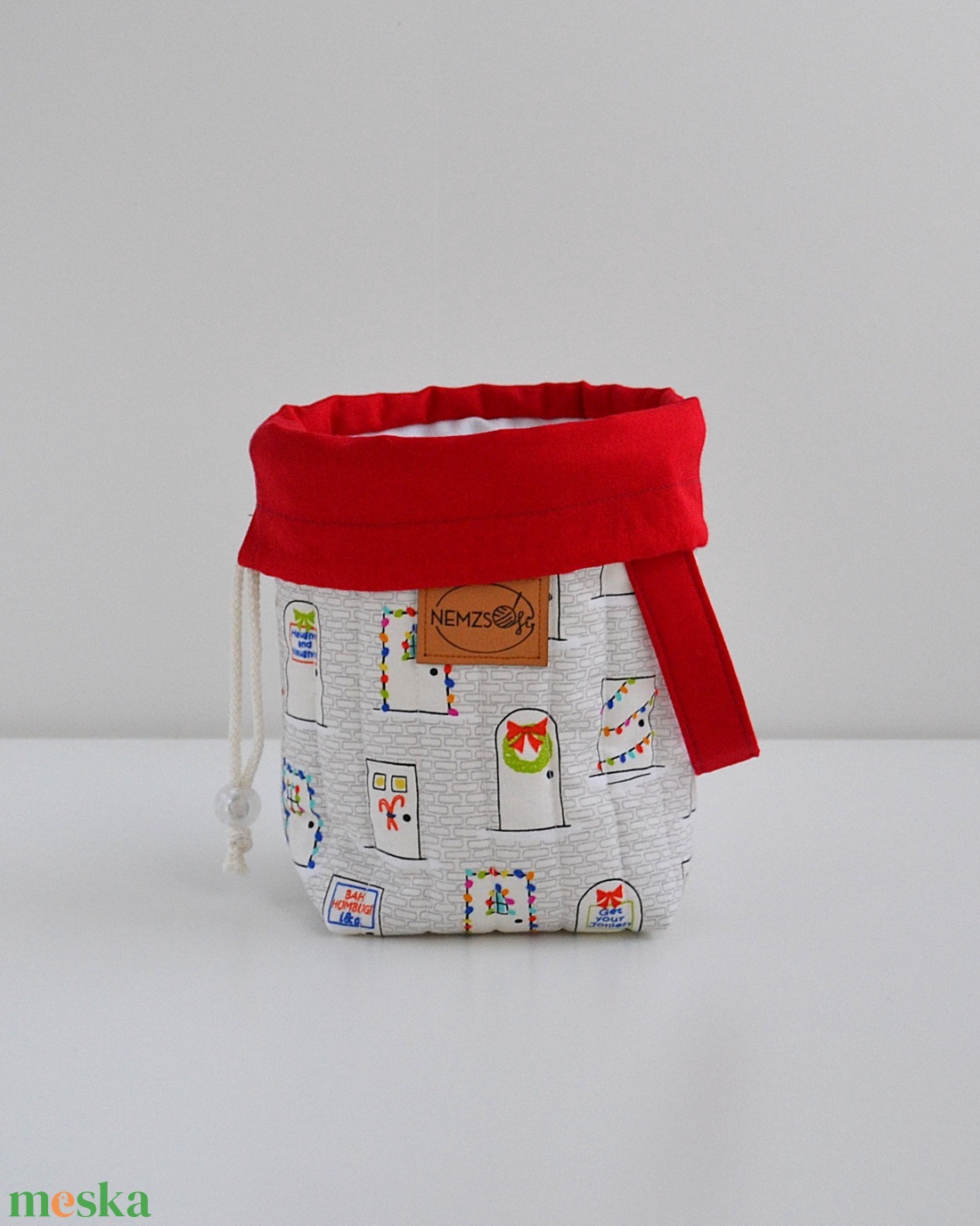 Kis méretű behúzós projekt táska kézimunkához (karácsonyi ajtós) - táska & tok - kézitáska & válltáska - kézitáska - Meska.hu