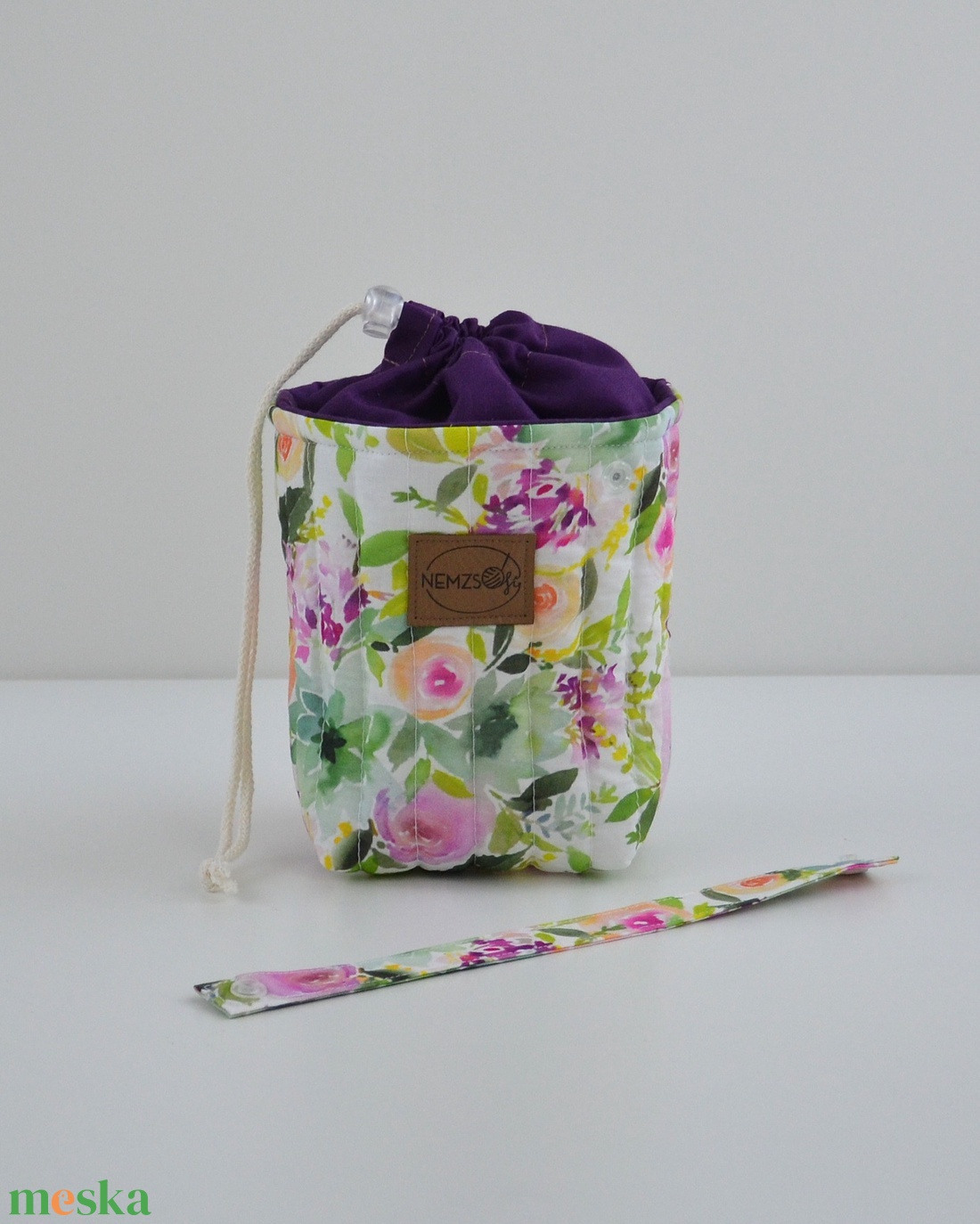 Kis méretű behúzós projekt táska kézimunkához (lila virágos) - táska & tok - kézitáska & válltáska - kézitáska - Meska.hu