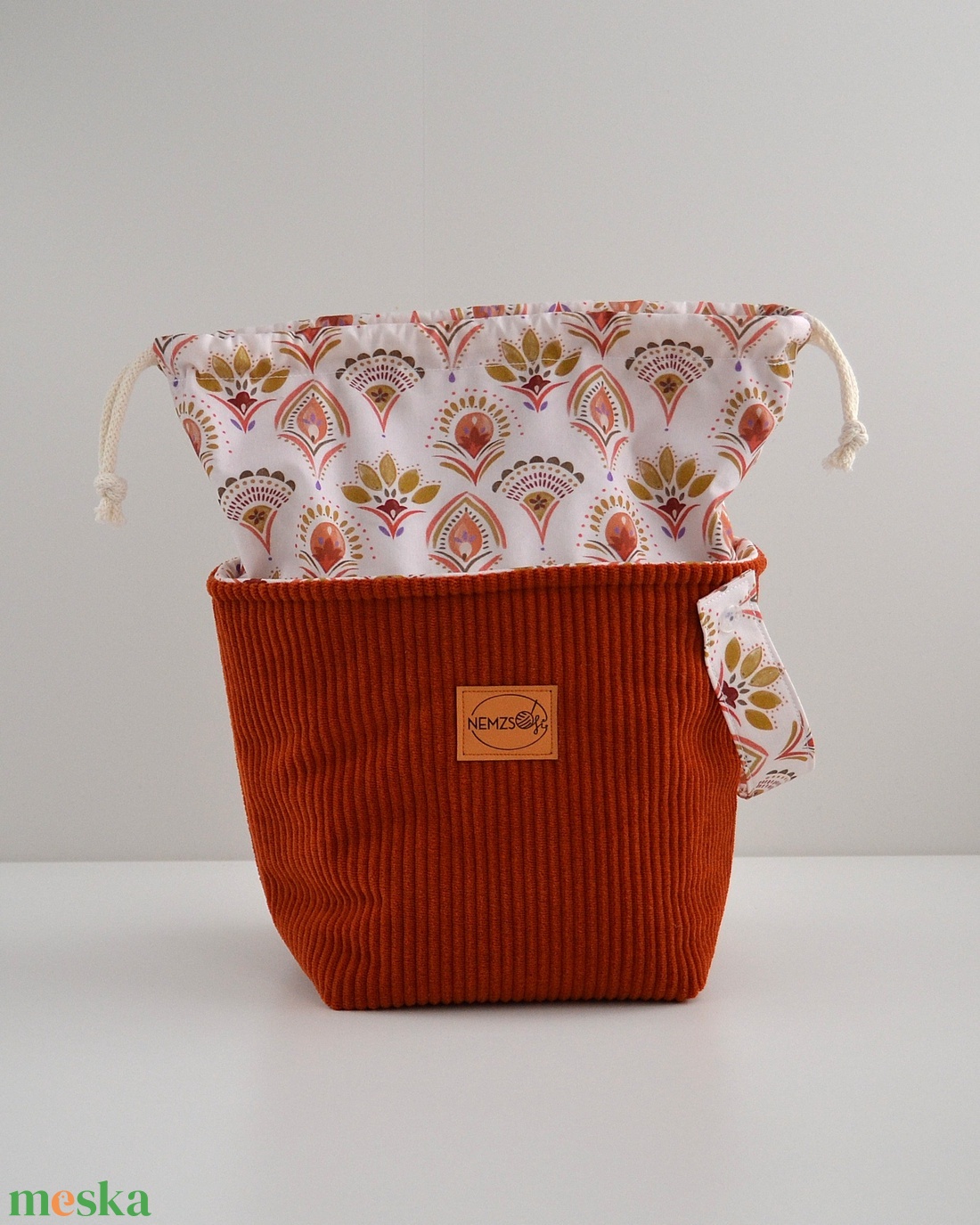 Közepes méretű behúzós projekt táska kézimunkához (sötét narancs kordbársony) - táska & tok - kézitáska & válltáska - kézitáska - Meska.hu
