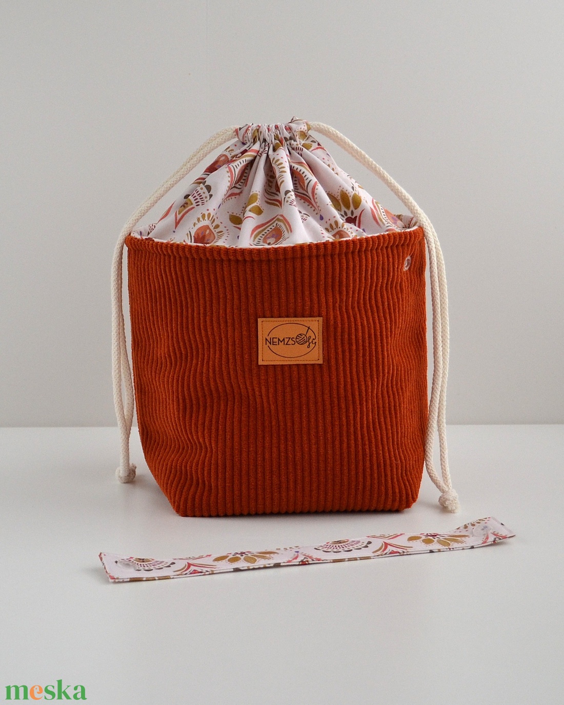 Közepes méretű behúzós projekt táska kézimunkához (sötét narancs kordbársony) - táska & tok - kézitáska & válltáska - kézitáska - Meska.hu