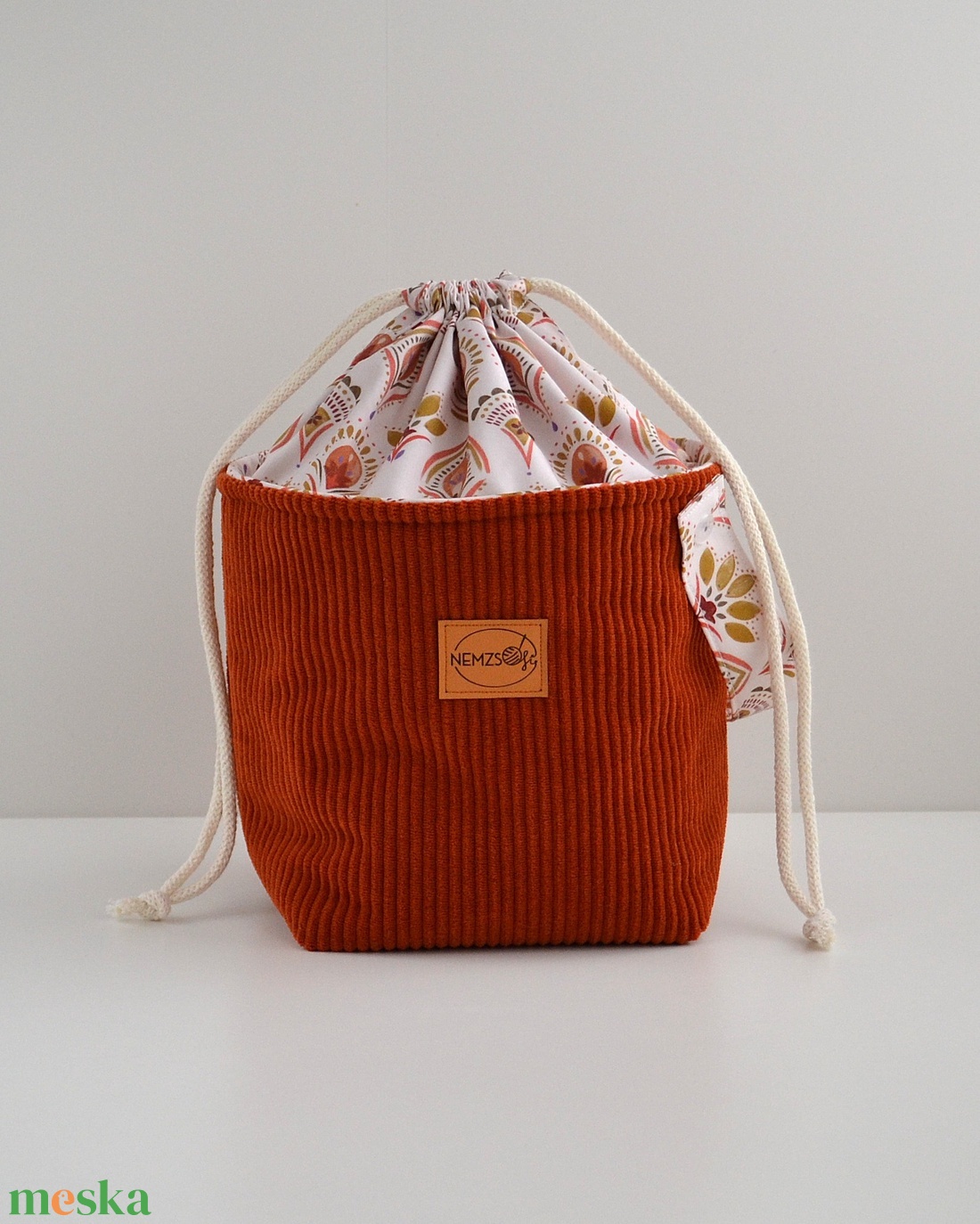 Közepes méretű behúzós projekt táska kézimunkához (sötét narancs kordbársony) - táska & tok - kézitáska & válltáska - kézitáska - Meska.hu
