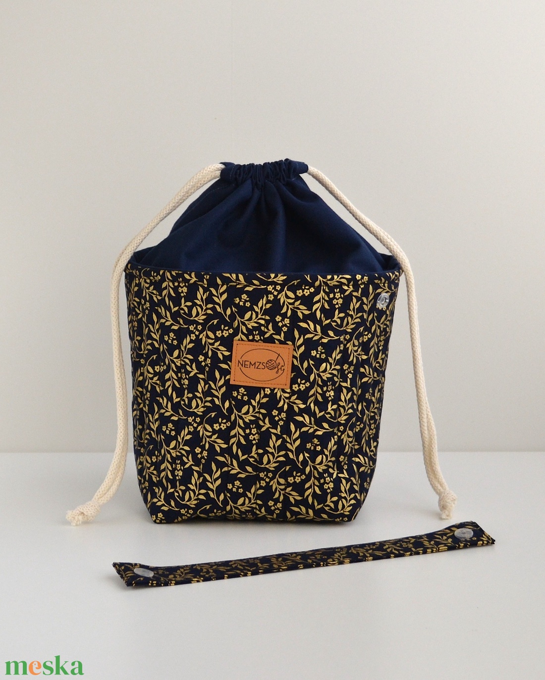 Közepes méretű behúzós projekt táska kézimunkához (arany leveles) - táska & tok - kézitáska & válltáska - kézitáska - Meska.hu