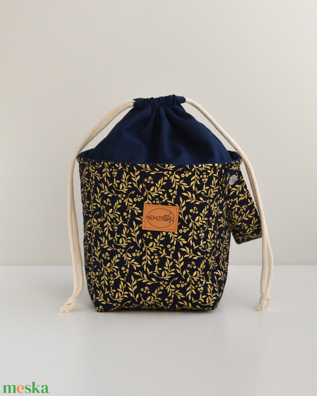 Közepes méretű behúzós projekt táska kézimunkához (arany leveles) - táska & tok - kézitáska & válltáska - kézitáska - Meska.hu