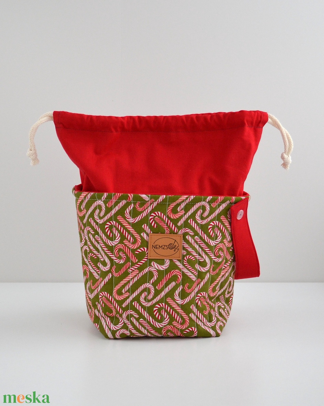 Közepes méretű behúzós projekt táska kézimunkához (cukorpálcás) - táska & tok - kézitáska & válltáska - kézitáska - Meska.hu