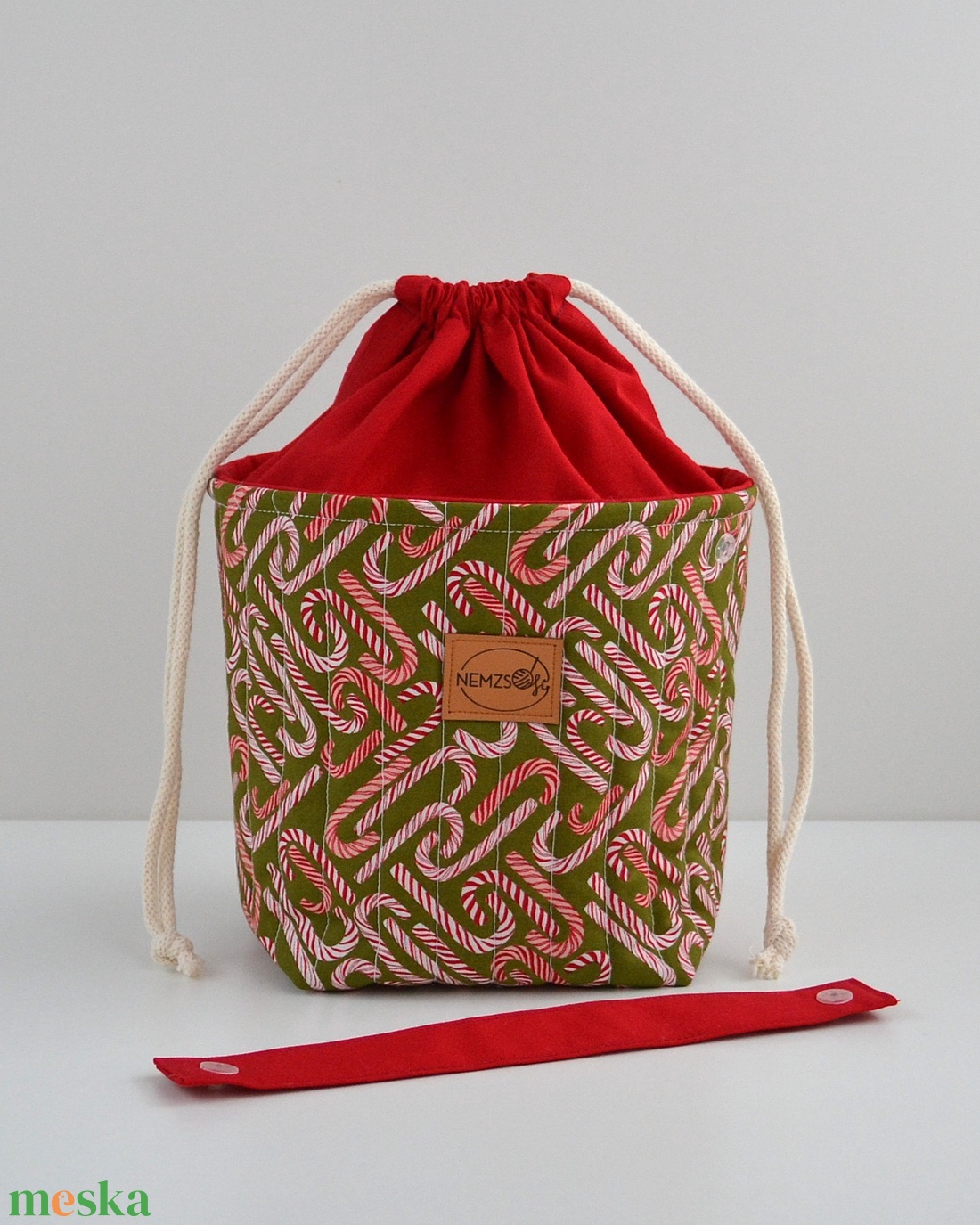 Közepes méretű behúzós projekt táska kézimunkához (cukorpálcás) - táska & tok - kézitáska & válltáska - kézitáska - Meska.hu