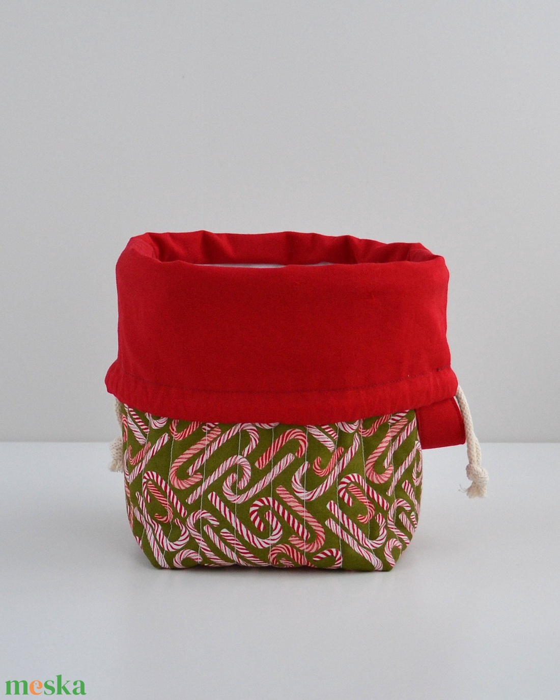 Közepes méretű behúzós projekt táska kézimunkához (cukorpálcás) - táska & tok - kézitáska & válltáska - kézitáska - Meska.hu