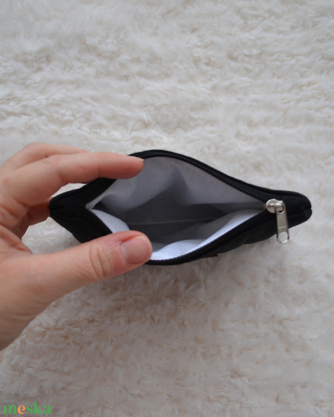 Kis cipzáros nesszeszer (fekete) - táska & tok - kézitáska & válltáska - belső rendező - Meska.hu