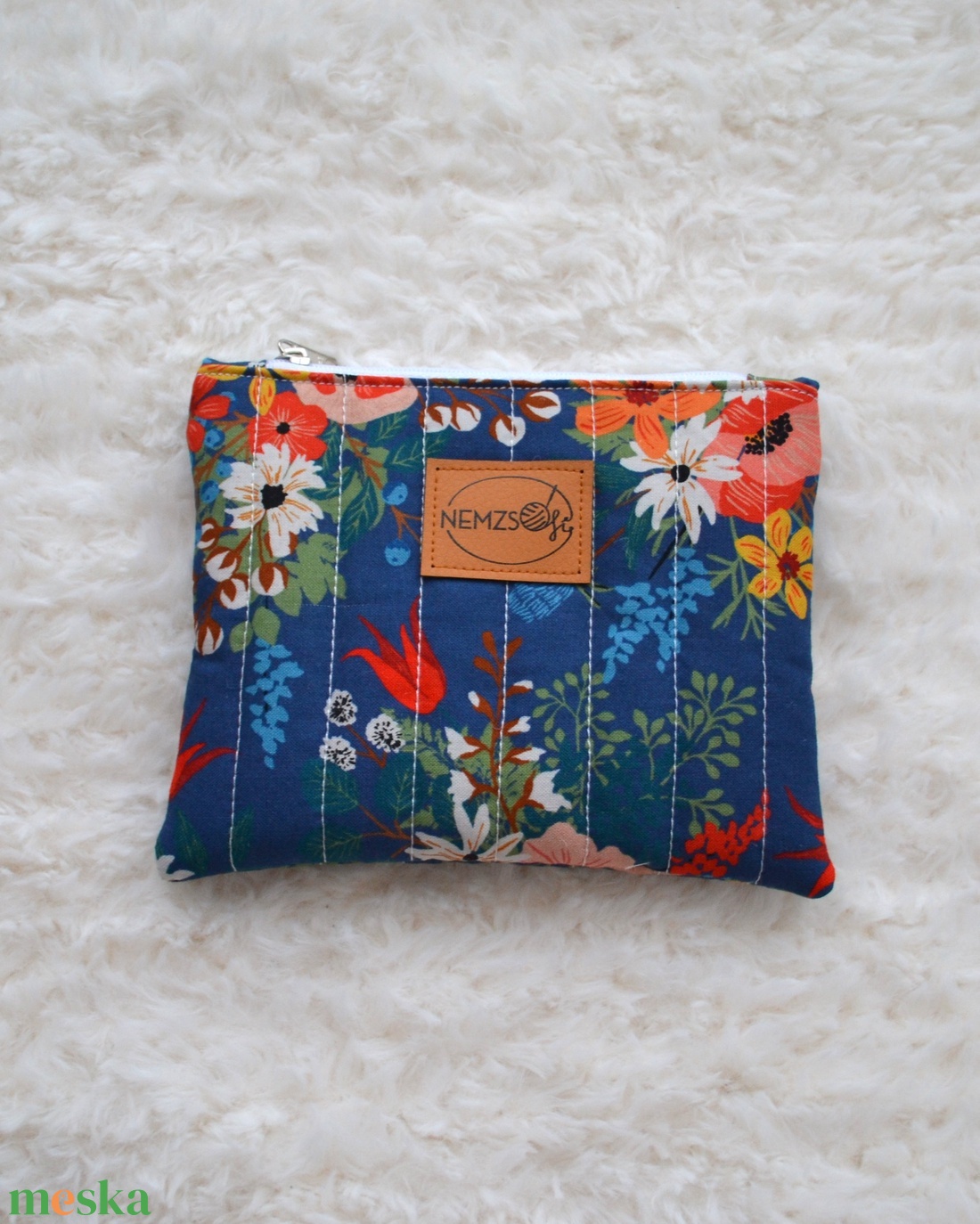 Kis cipzáros nesszeszer (kék virágos) - táska & tok - kézitáska & válltáska - belső rendező - Meska.hu