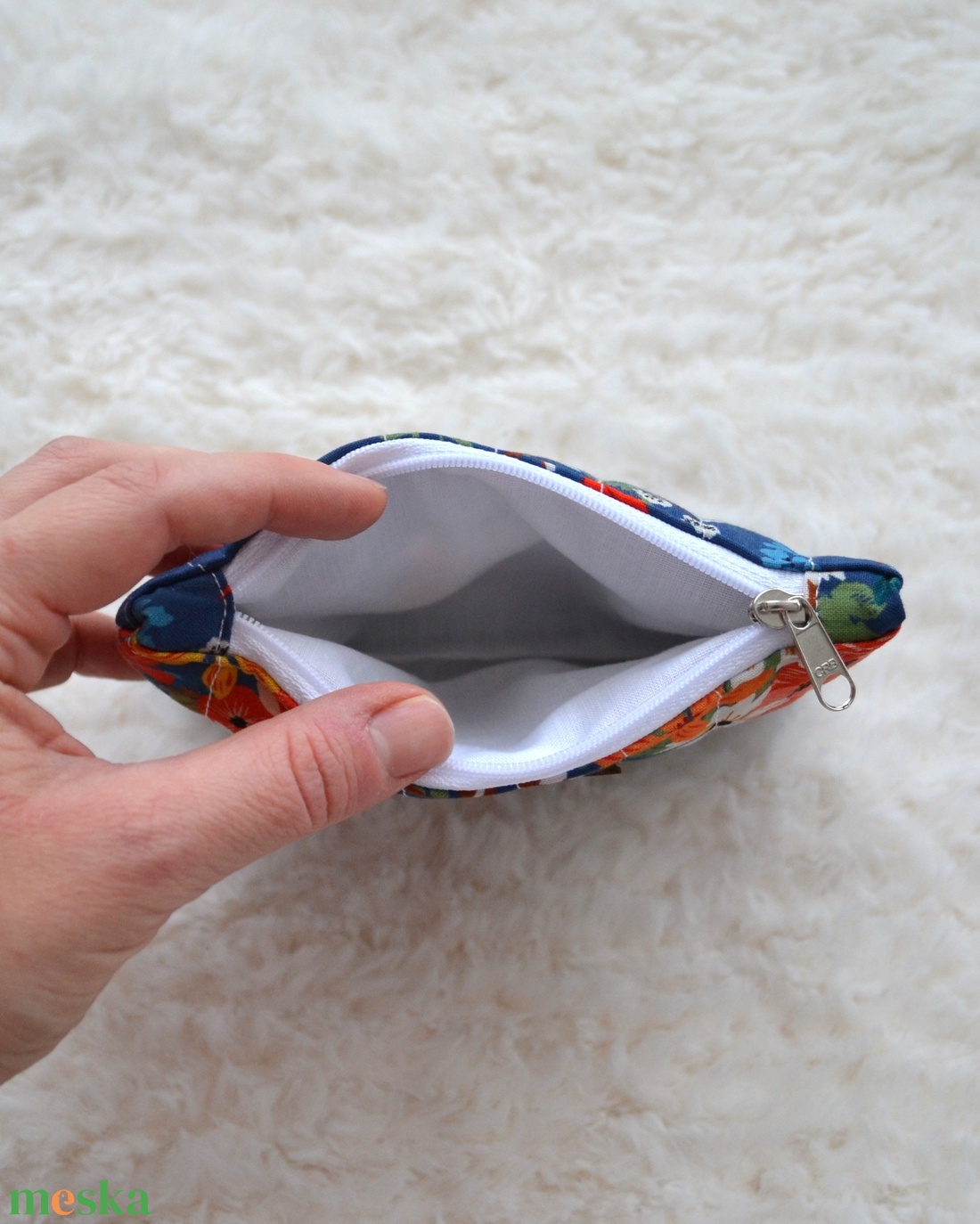 Kis cipzáros nesszeszer (kék virágos) - táska & tok - kézitáska & válltáska - belső rendező - Meska.hu