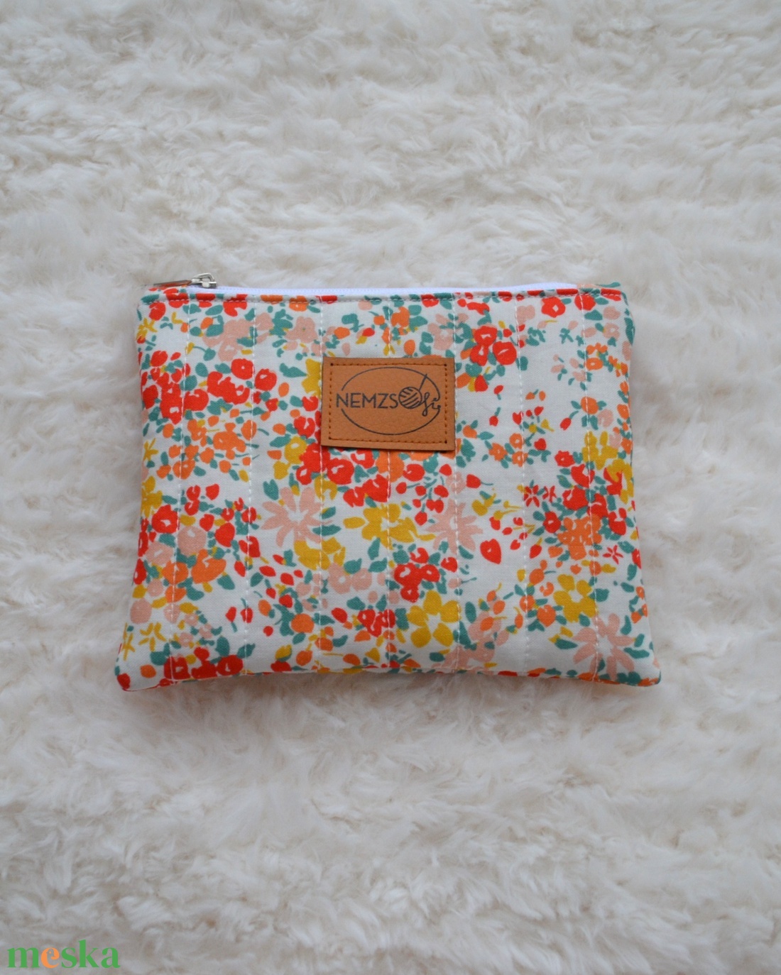 Kis cipzáros nesszeszer (apró virágos) - táska & tok - kézitáska & válltáska - belső rendező - Meska.hu