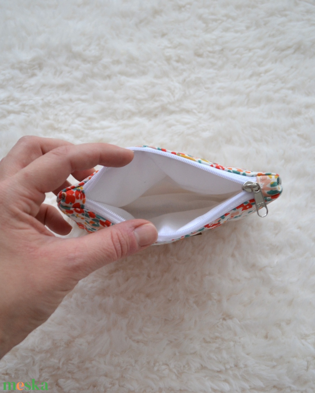 Kis cipzáros nesszeszer (apró virágos) - táska & tok - kézitáska & válltáska - belső rendező - Meska.hu