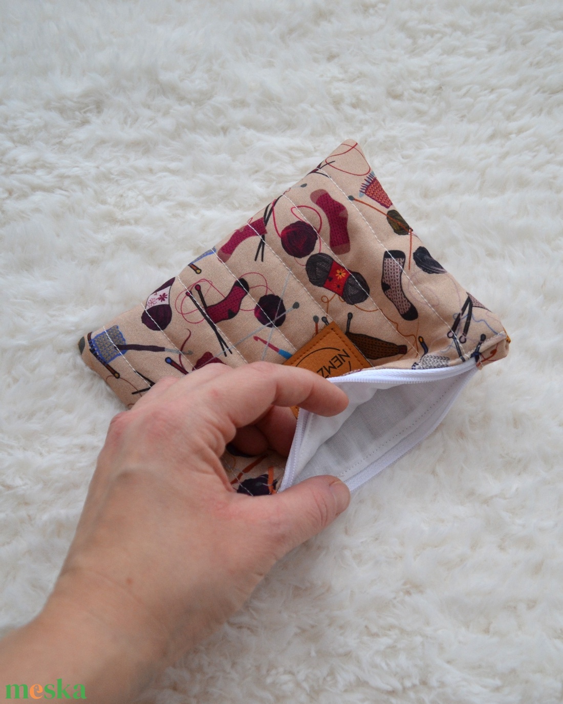 Kis cipzáros nesszeszer (fonalas) - táska & tok - kézitáska & válltáska - belső rendező - Meska.hu