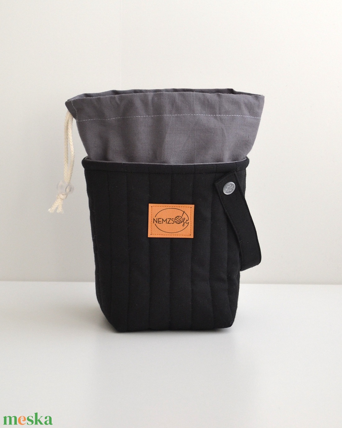 Kis méretű behúzós projekt táska kézimunkához (fekete) - táska & tok - kézitáska & válltáska - kézitáska - Meska.hu