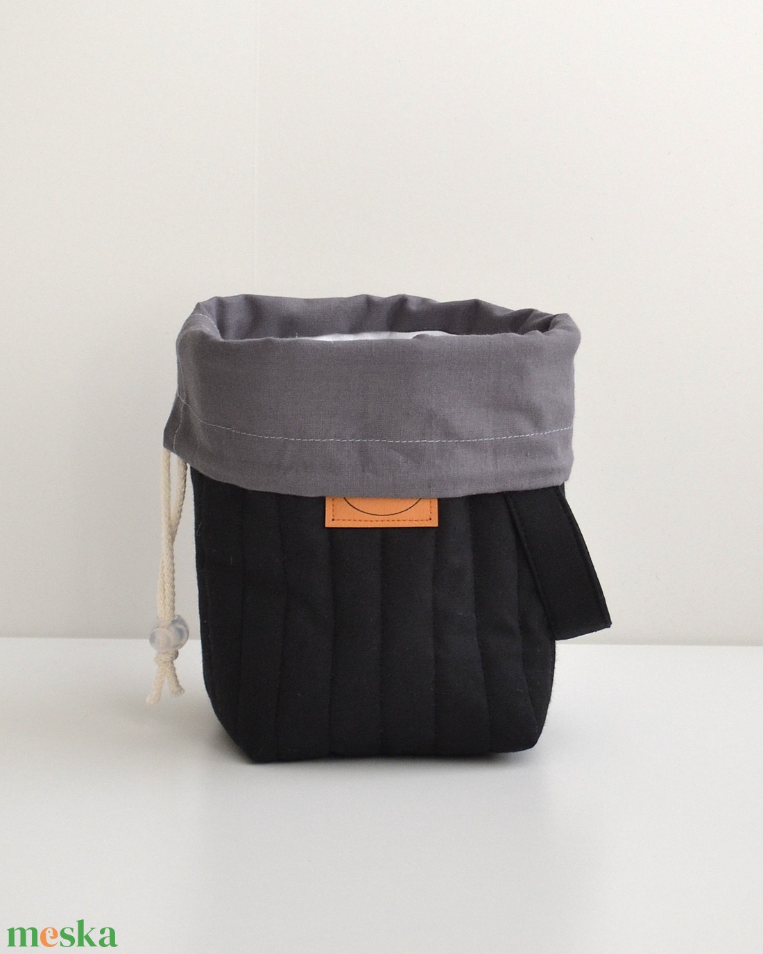 Kis méretű behúzós projekt táska kézimunkához (fekete) - táska & tok - kézitáska & válltáska - kézitáska - Meska.hu