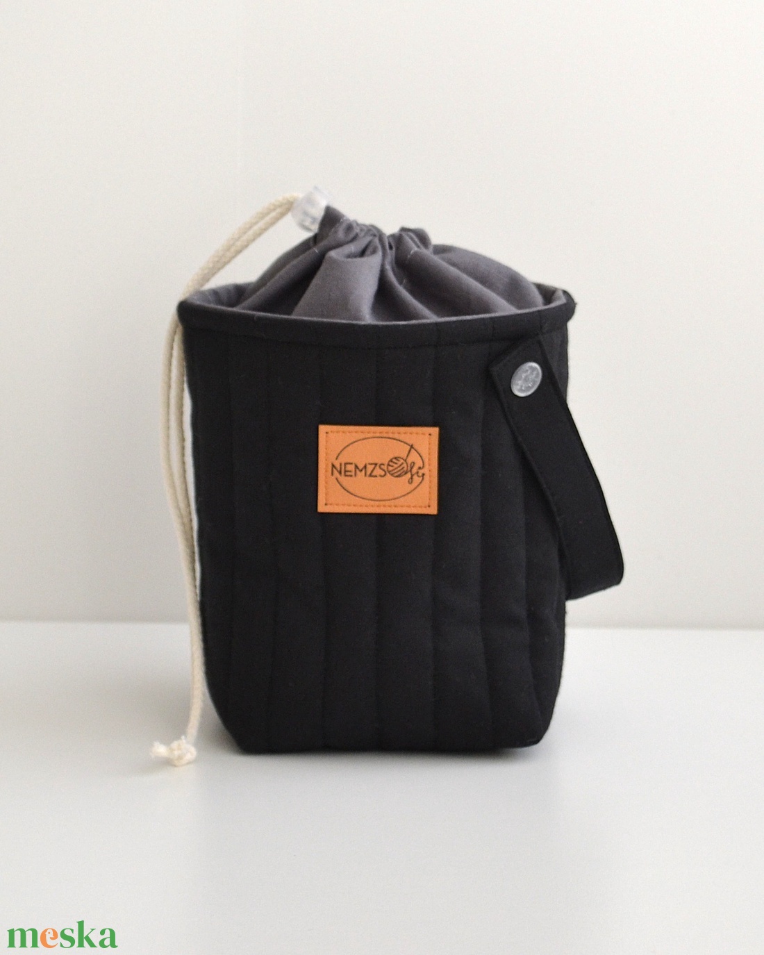 Kis méretű behúzós projekt táska kézimunkához (fekete) - táska & tok - kézitáska & válltáska - kézitáska - Meska.hu