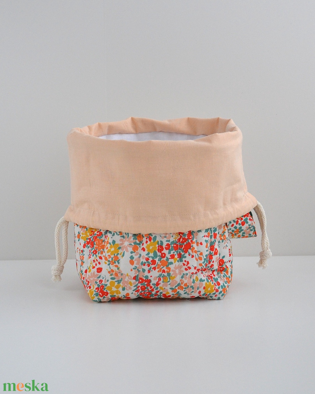 Közepes méretű behúzós projekt táska kézimunkához (apró virágos) - táska & tok - kézitáska & válltáska - kézitáska - Meska.hu