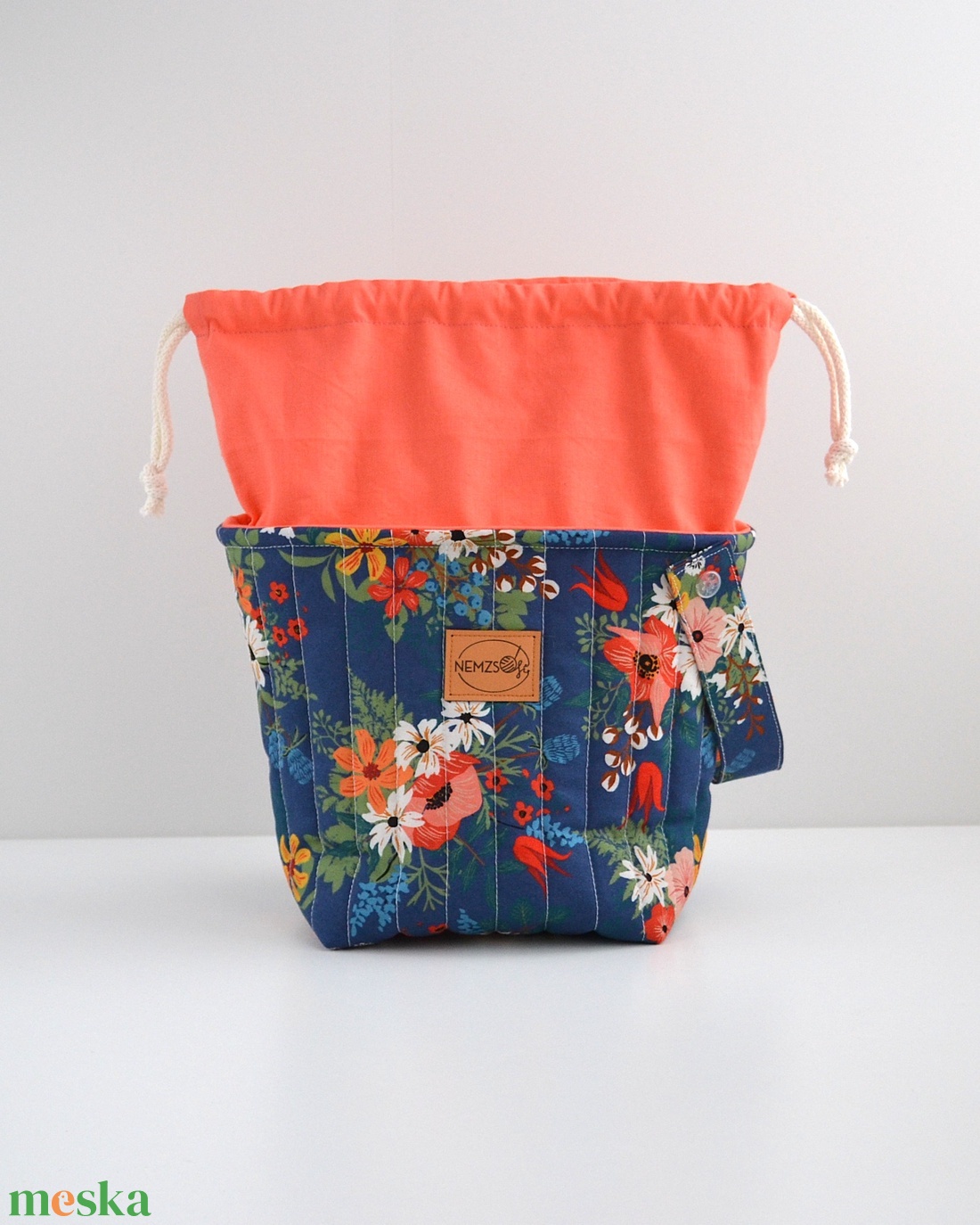 Közepes méretű behúzós projekt táska kézimunkához (kék virágos) - táska & tok - kézitáska & válltáska - kézitáska - Meska.hu