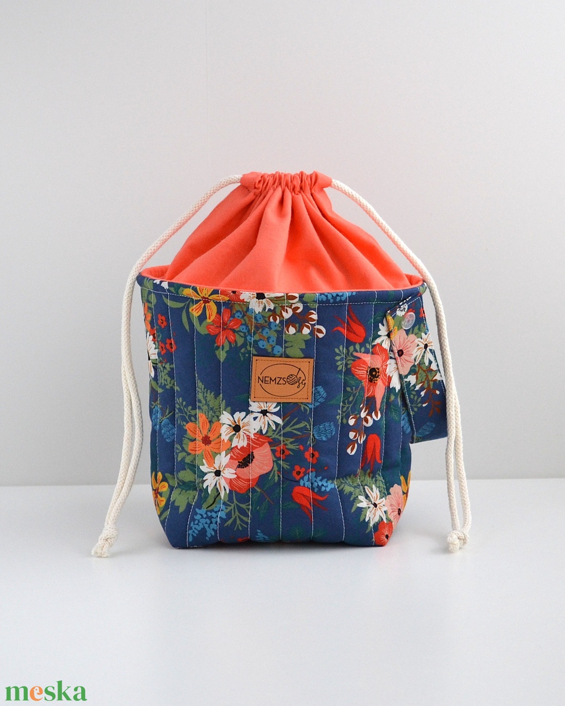 Közepes méretű behúzós projekt táska kézimunkához (kék virágos) - táska & tok - kézitáska & válltáska - kézitáska - Meska.hu