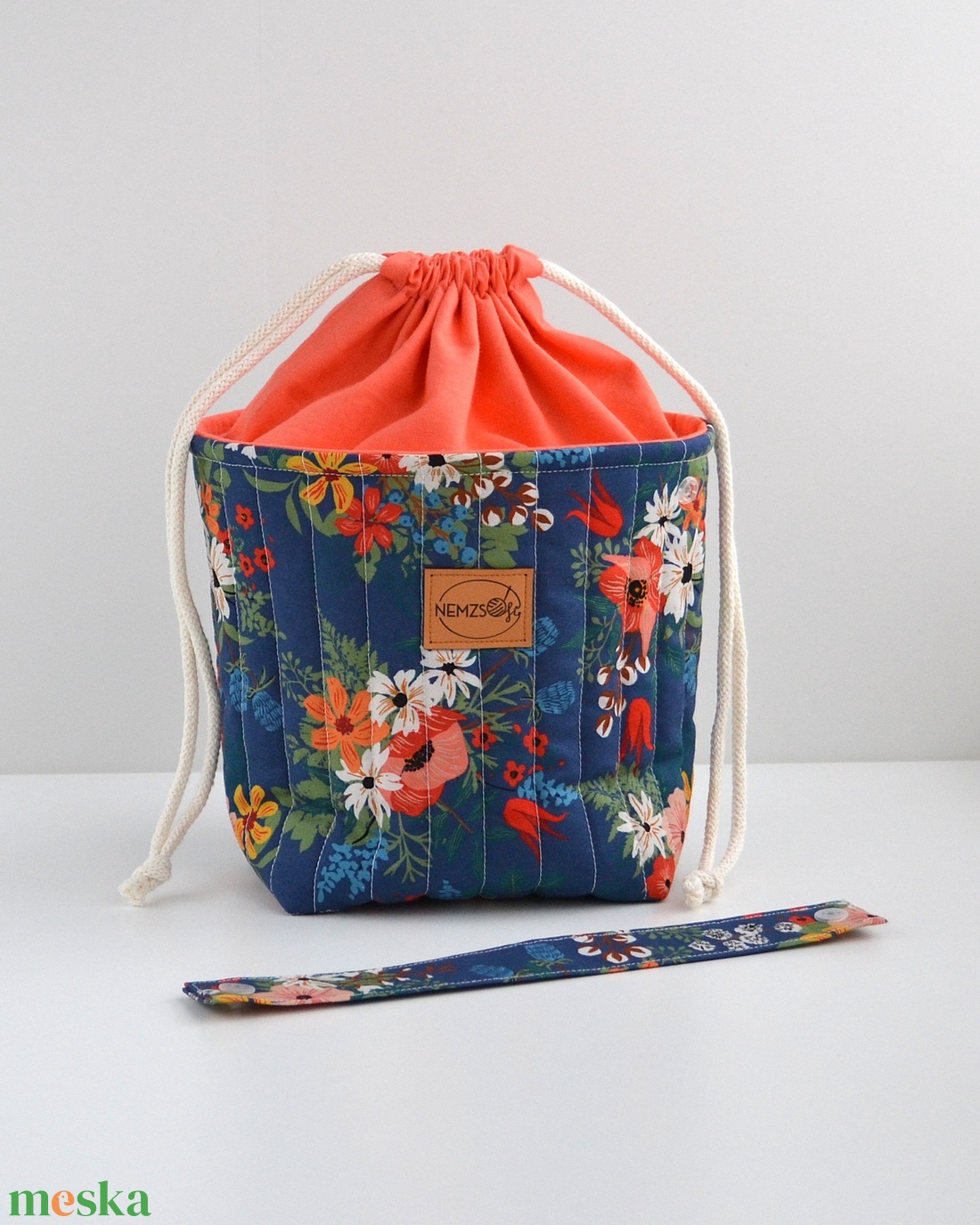 Közepes méretű behúzós projekt táska kézimunkához (kék virágos) - táska & tok - kézitáska & válltáska - kézitáska - Meska.hu
