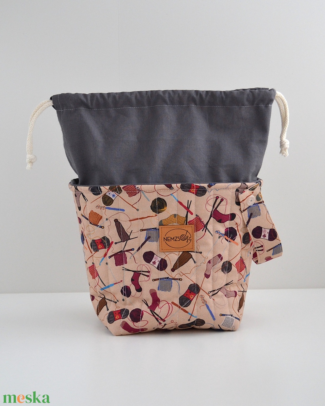 Közepes méretű behúzós projekt táska kézimunkához (fonalas) - táska & tok - kézitáska & válltáska - kézitáska - Meska.hu