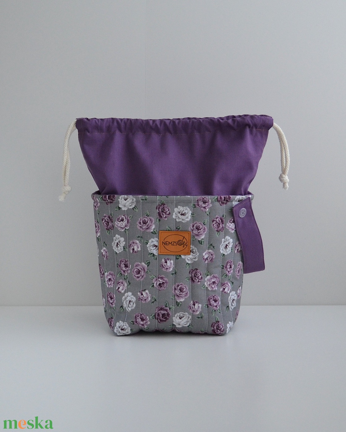 Közepes méretű behúzós projekt táska kézimunkához (lila rózsás) - táska & tok - kézitáska & válltáska - kézitáska - Meska.hu