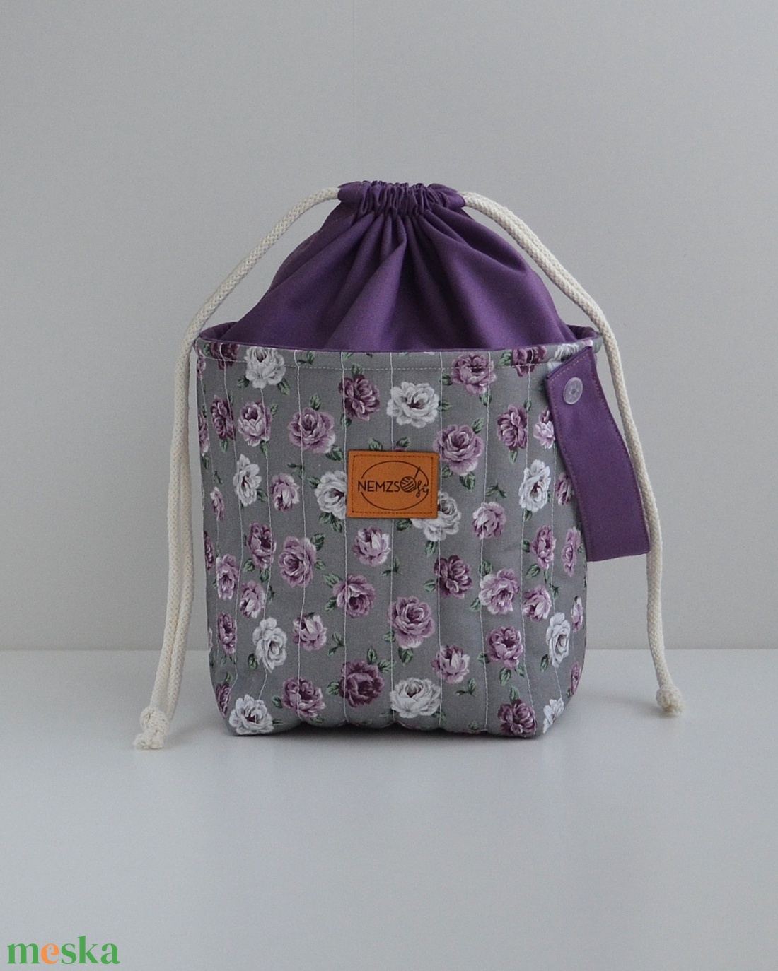 Közepes méretű behúzós projekt táska kézimunkához (lila rózsás) - táska & tok - kézitáska & válltáska - kézitáska - Meska.hu