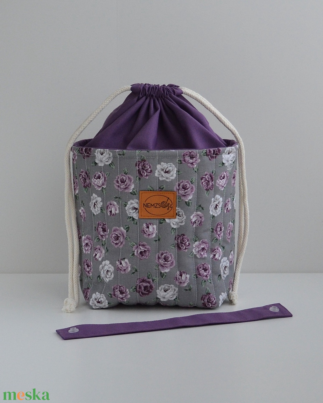 Közepes méretű behúzós projekt táska kézimunkához (lila rózsás) - táska & tok - kézitáska & válltáska - kézitáska - Meska.hu