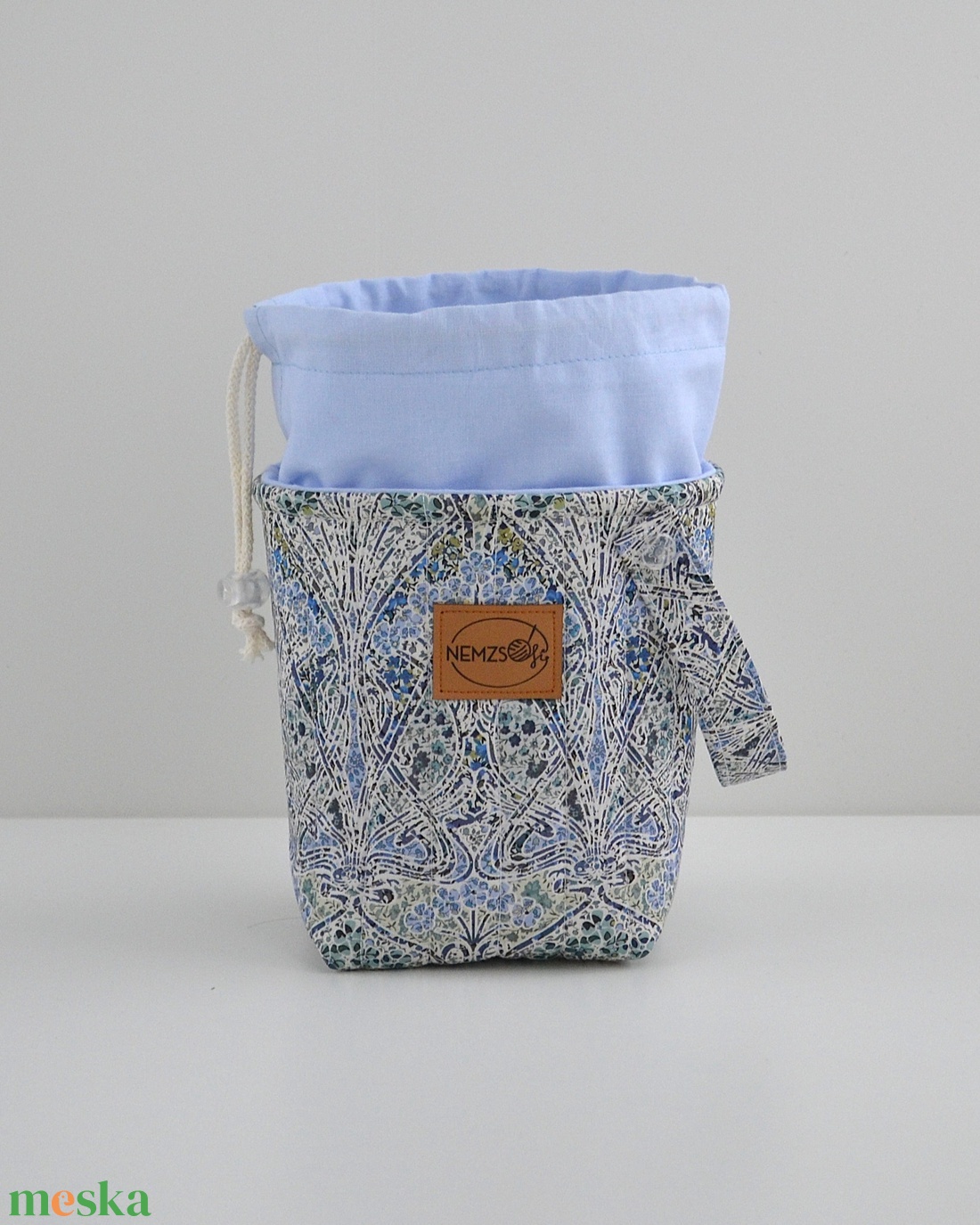Kis méretű behúzós projekt táska kézimunkához (világoskék Liberty Ianthe Blossom B Tana Lawn) - táska & tok - kézitáska & válltáska - kézitáska - Meska.hu