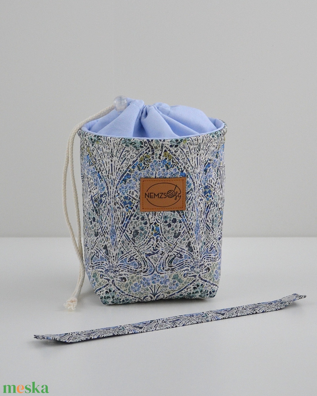 Kis méretű behúzós projekt táska kézimunkához (világoskék Liberty Ianthe Blossom B Tana Lawn) - táska & tok - kézitáska & válltáska - kézitáska - Meska.hu