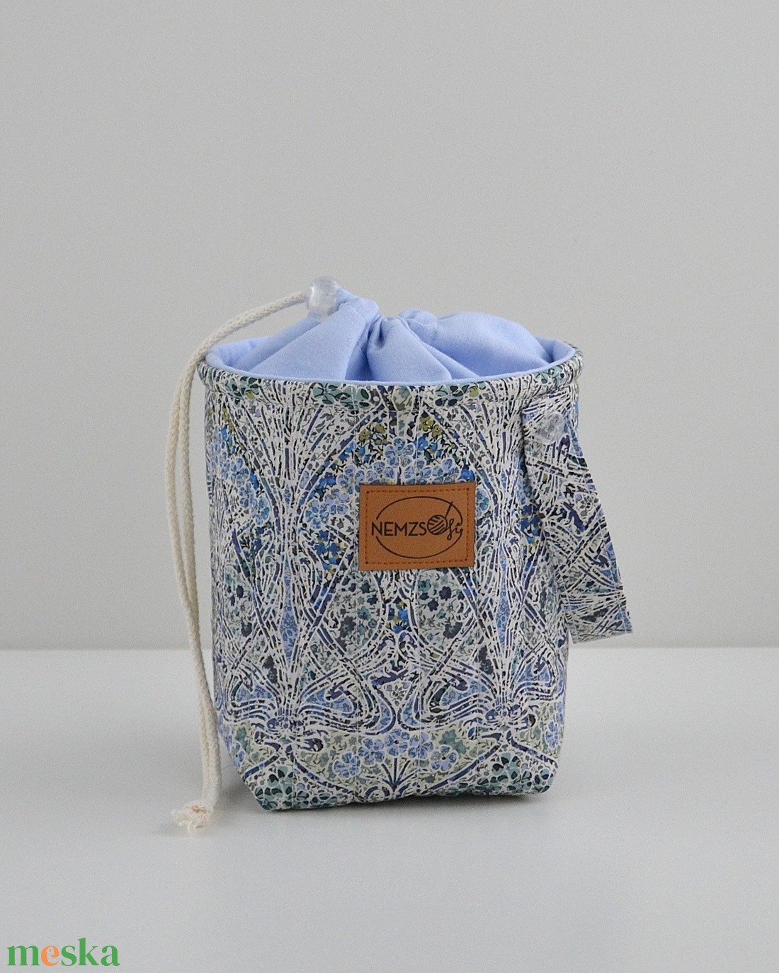 Kis méretű behúzós projekt táska kézimunkához (világoskék Liberty Ianthe Blossom B Tana Lawn) - táska & tok - kézitáska & válltáska - kézitáska - Meska.hu