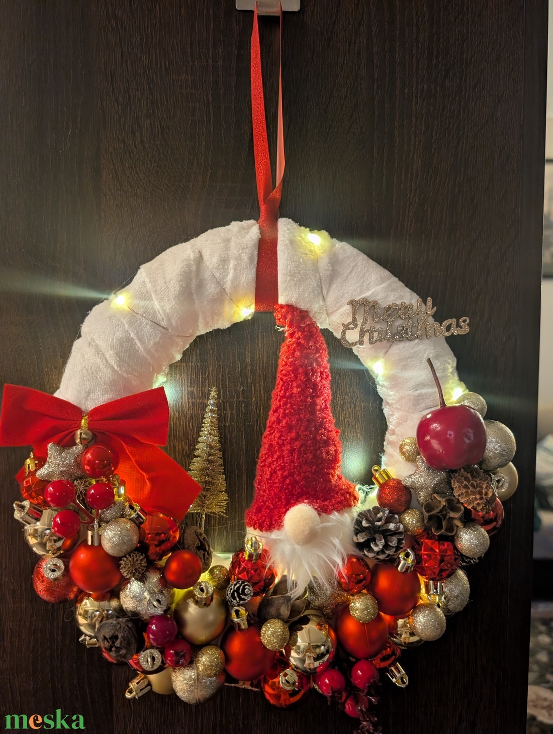 Világítós karácsonyi ajtódísz/kopogtató piros manó  - karácsony - karácsonyi lakásdekoráció - karácsonyi ajtódíszek - Meska.hu