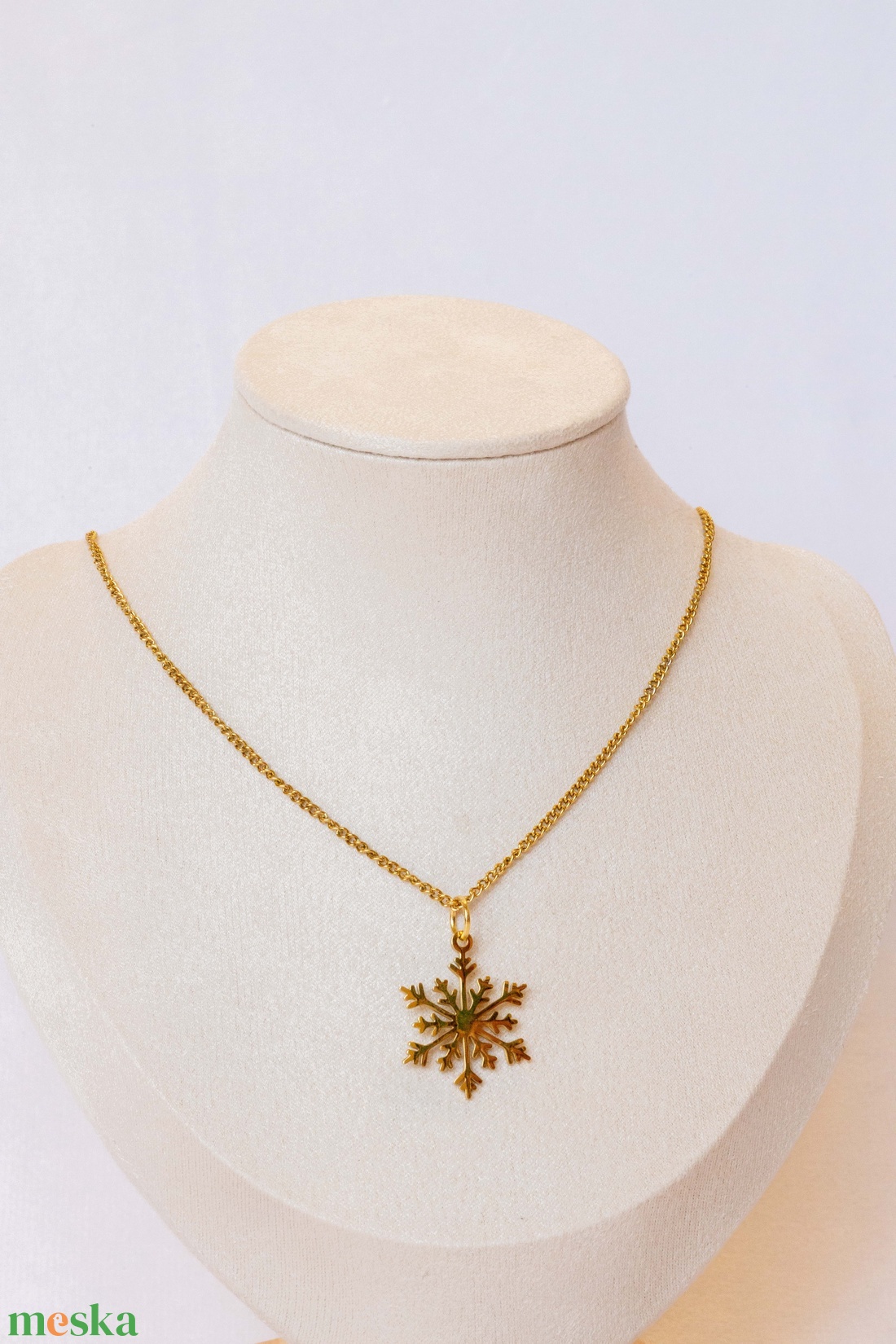 Hópehely medálos nyaklánc - rozsdamentes acél, arany bevonat (18K), kásagyöngy - ékszer - nyaklánc - medál - Meska.hu
