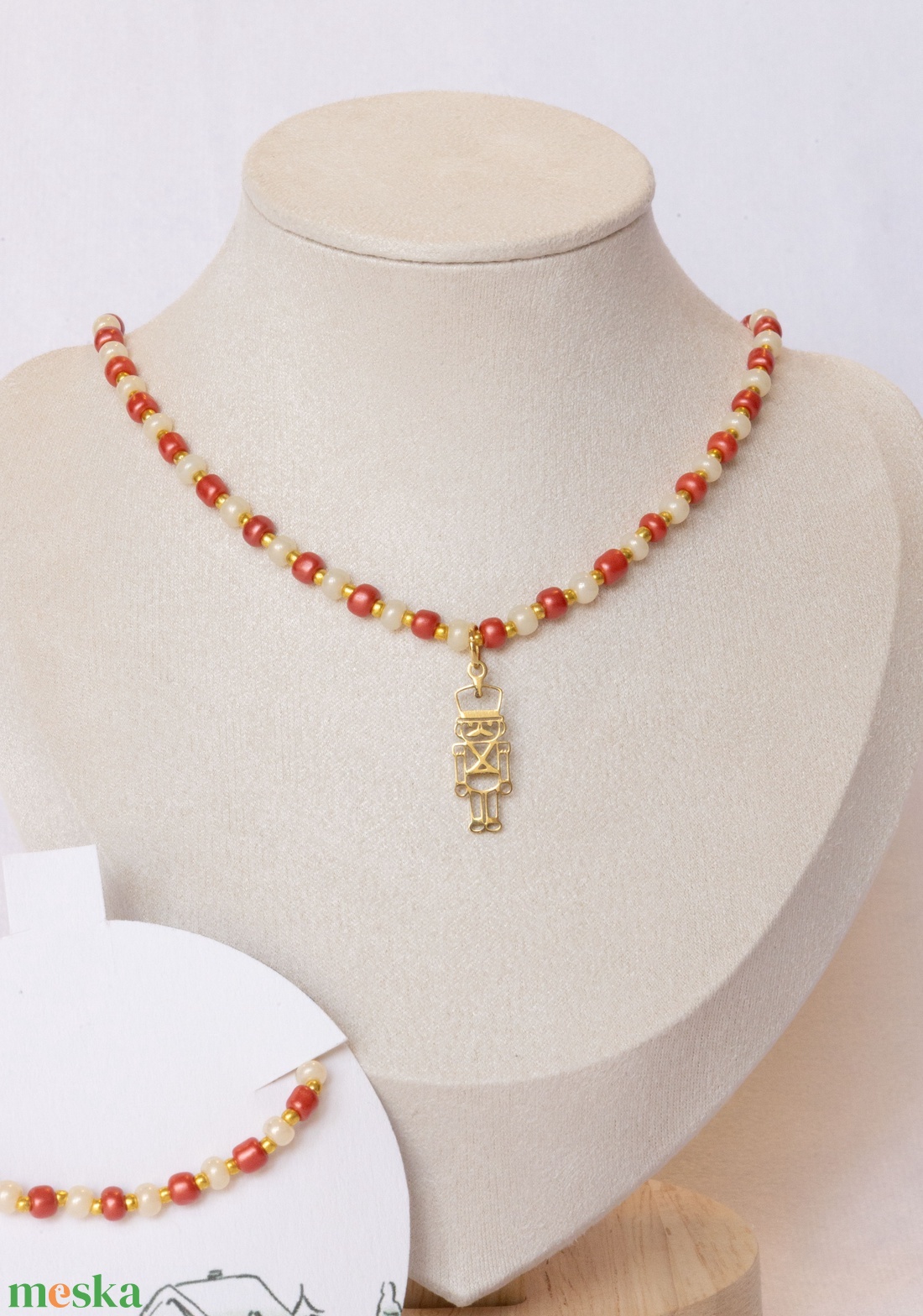 Diótörő medálos nyaklánc � rozsdamentes acél, arany bevonat (18K), kásagyöngy - ékszer - nyaklánc - medálos nyaklánc - Meska.hu