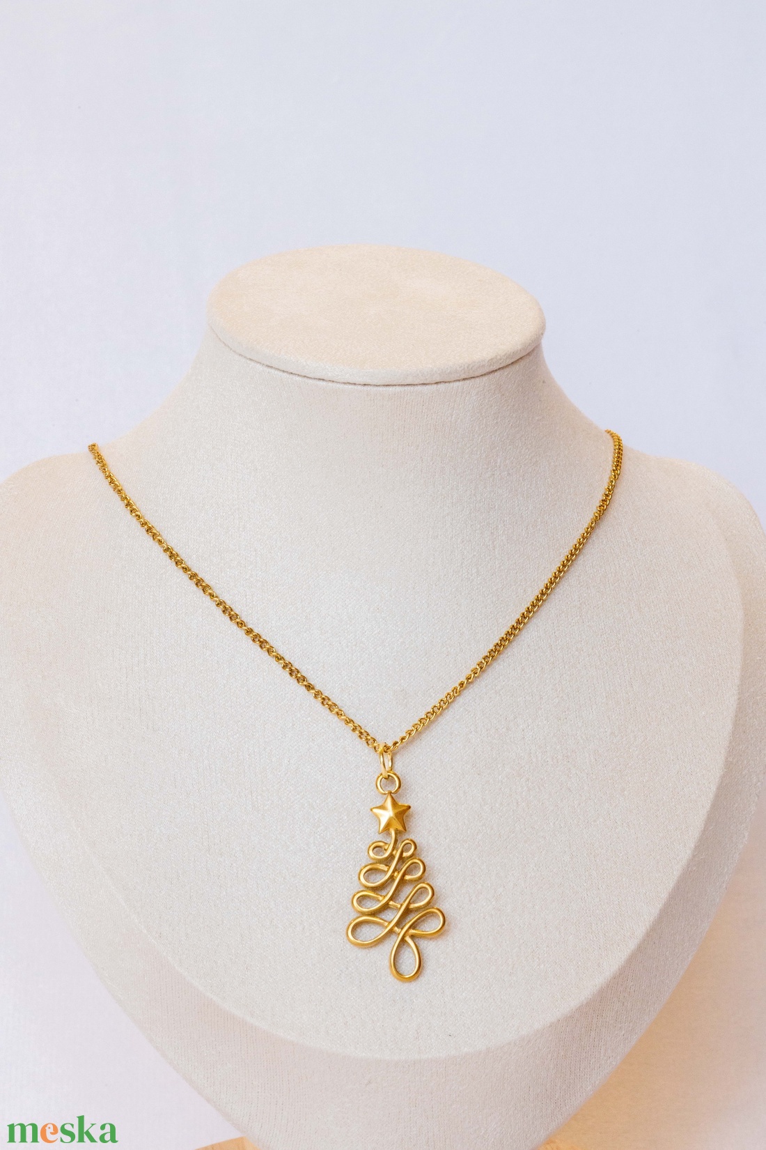 Karácsonyfa medálos nyaklánc � rozsdamentes acél, arany bevonat (18K), kásagyöngy - ékszer - nyaklánc - medálos nyaklánc - Meska.hu