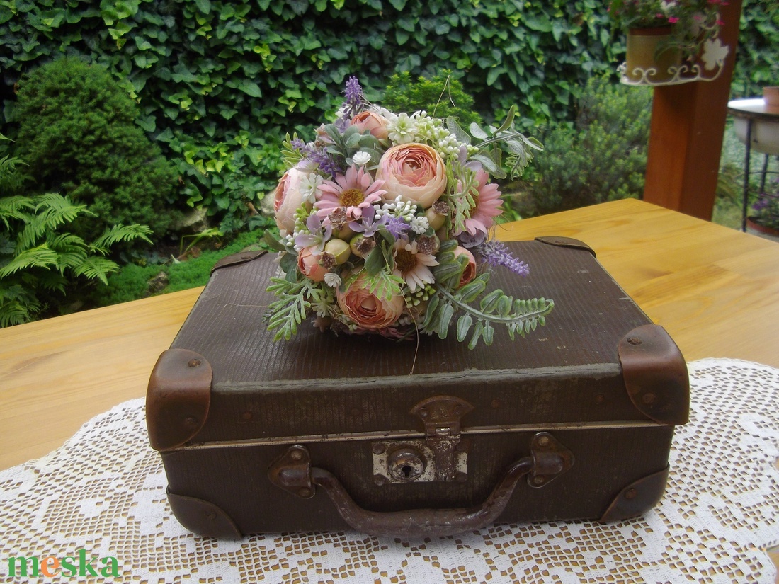 Régi tölcsérbe kötött csokor, asztaldísz, falidísz - otthon & életmód - virágdekoráció - virágok - virágcsokor - Meska.hu