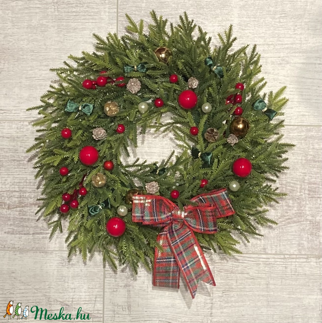 Apró tűlevelű élethű műfenyő koszorú 35 cm - karácsony - adventi díszek - adventi ajtódísz - Meska.hu